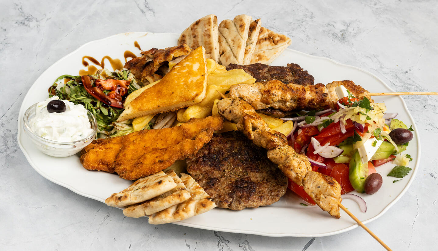 heureka-tal-ket-fo-budapest.jpg Heureka tál két főre gyrosszal, souvlakival és görög köretekkel