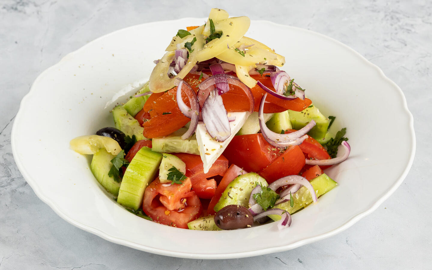 kis-gorog-salata-budapest.jpg Kis görög saláta feta sajttal és friss zöldségekkel